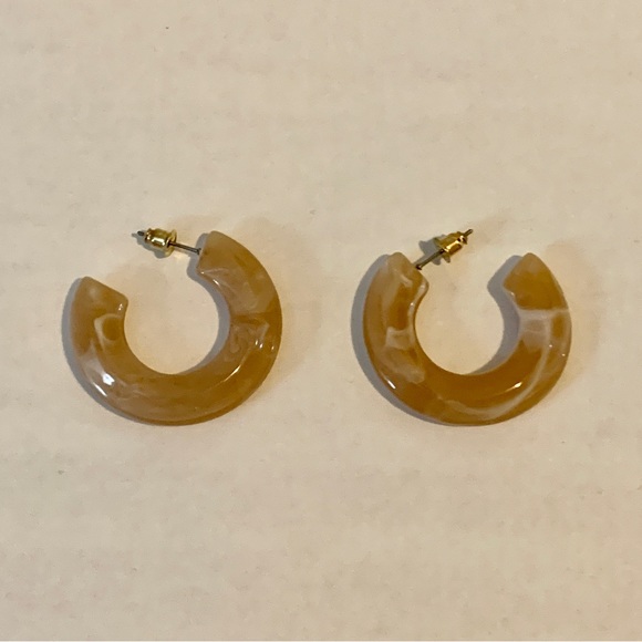 Beige Resin Earrings - Picture 3 of 6